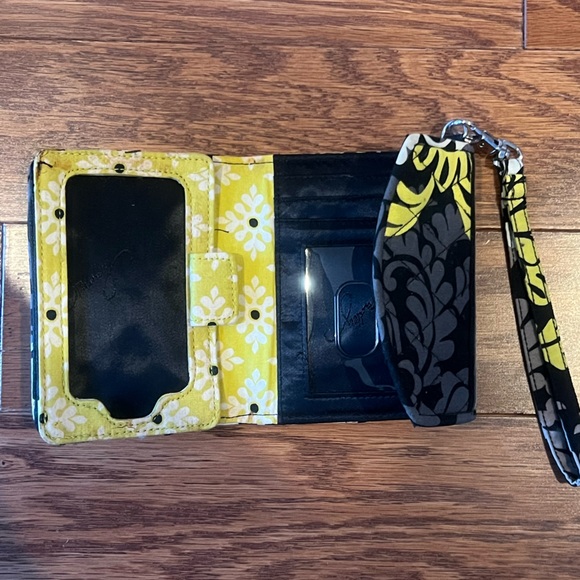 Vera Bradley Wristlet - Picture 2 of 3
